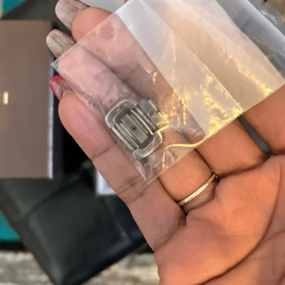 Women’s Gucci Black Dial Silver Chain Watch - Picture 4 of 10